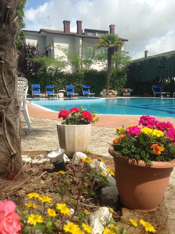 Hotel Centrale Eraclea Mare Eksteriør bilde