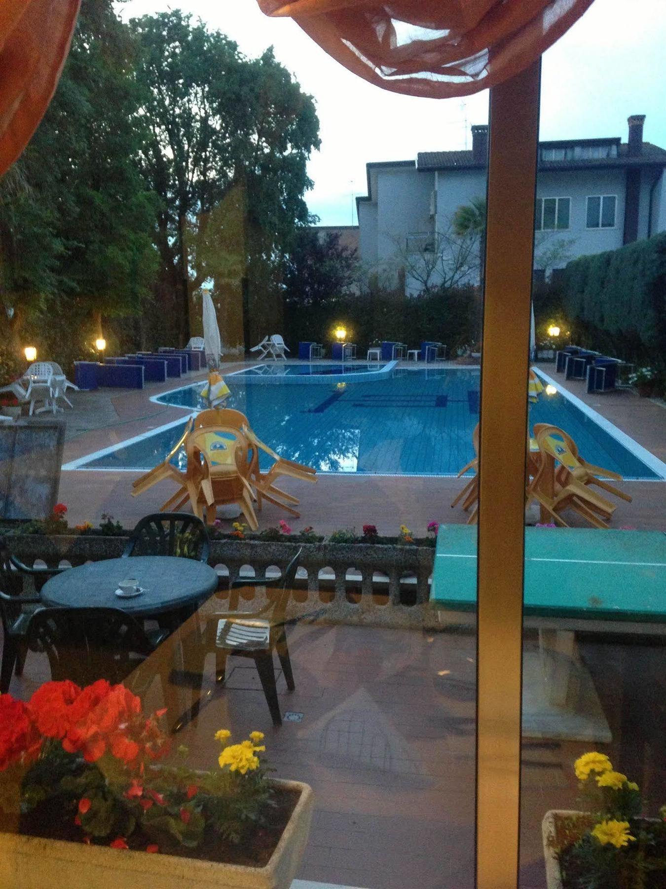 Hotel Centrale Eraclea Mare Eksteriør bilde