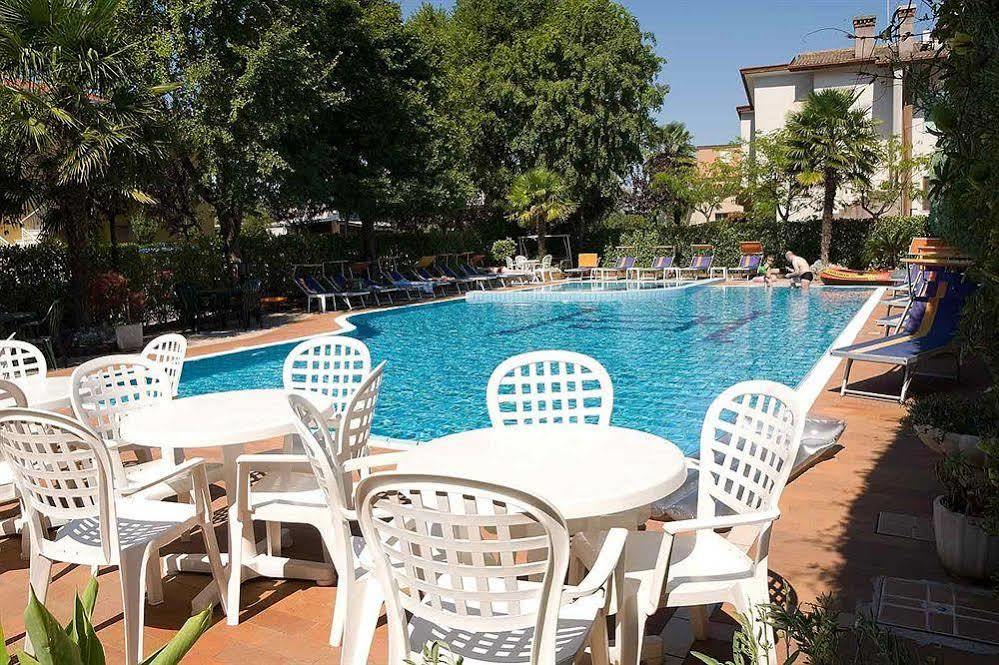 Hotel Centrale Eraclea Mare Eksteriør bilde